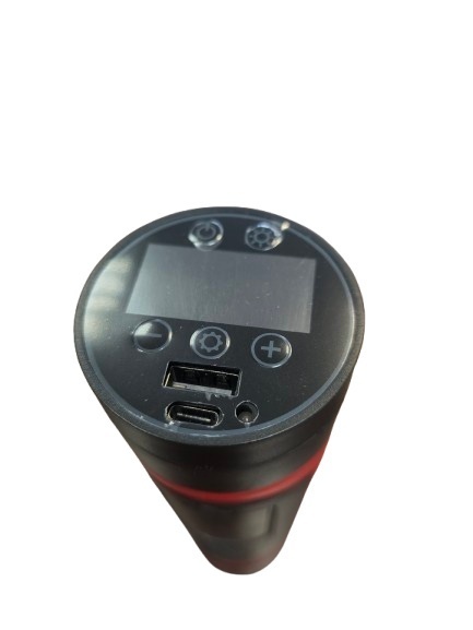 Przenośny kompresor 12V z latarką LED - 8.2 bar, do auta, roweru, piłek, materacy Przenośny kompresor 12V z latarką LED - 8.2 bar, do auta, roweru, piłek, materacy