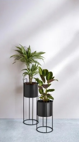 Zestaw 2 doniczek metalowych ze stelażem - czarne, 40 i 60 cm, nowoczesny design