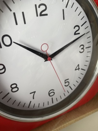 Zegar Kuchenny Retro - czerwony zegar w stylu vintage