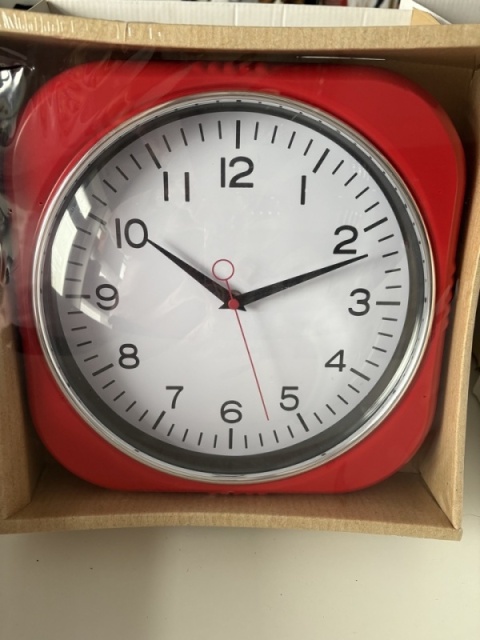 Zegar Kuchenny Retro - czerwony zegar w stylu vintage